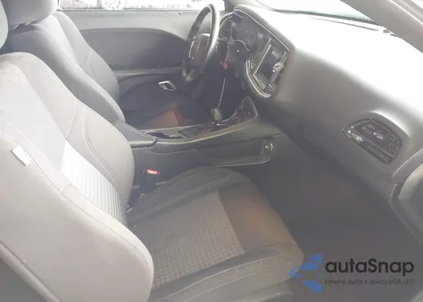 2021 Dodge Challenger Sxt z USA, uszkodzony, nr VIN 2C3CDZAG5MH573838